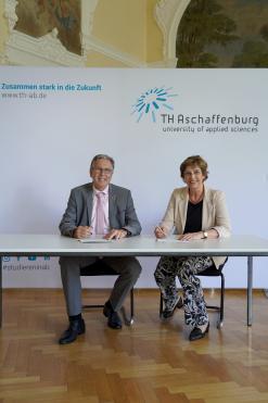 Oberbürgermeister Jürgen Herzing und Prof. Dr. Eva-Maria Beck-Meuth, Präsidentin der TH