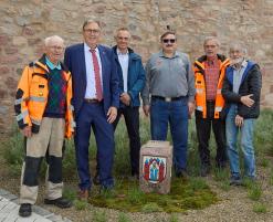 Neuer Wappenstein am Schlossufer