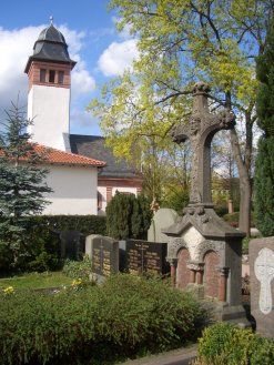 Blick auf einen Friedhof