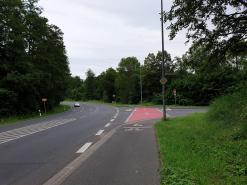 Neue Markierung an der Einmündung Gailbacher Straße