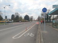 Geschützter Radfahrstreifen in der Darmstädter Straße