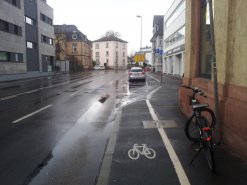 Foto der Hanauer Straße stadtauswärts (von Höhe Leinwanderstraße aus gesehen)