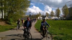 Mitglieder des Stadtrates beim Radfahren