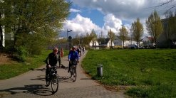 Mitglieder des Stadtrates beim Radfahren