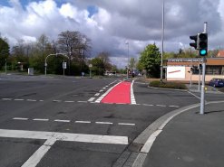 Radwegmarkierung in der Südbahnhofstraße