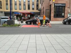 Neue rotmarkierte Aufstellfläche am Hauptbahnhof