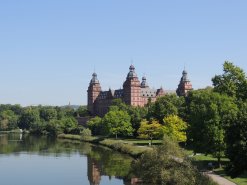 Schloss Johannisburg, Blick von der Willigisbrücke 