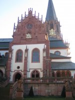 Das Portal der Stiftskirche in Aschaffenburg