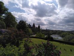 Blick vom Pompejanum zu Schloss Johannisburg
