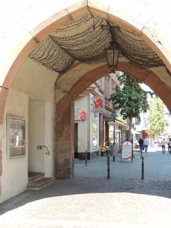 Das Sandtor war einst Stadttor und gehörte zur mittelalterlichen Stadtbefestigung.