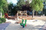 Wassermatschanlage und grünes Wipptier auf dem Spielplatz Händelstraße