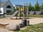 Sandkasten mit Kletterturm auf dem Spielplatz Hockstraße