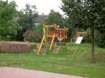 bunte Klettergeräte auf dem Spielplatz Steubenstraße