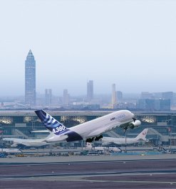 Frankfurter Flughafen mit Skyline Frankfurt