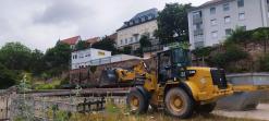Bagger am Regenüberlaufbecken