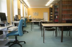 Lesesaal mit 12 Arbeitsplätzen
