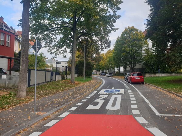 Neue Markierung Fahrradstraße in der Lamprechtstraße