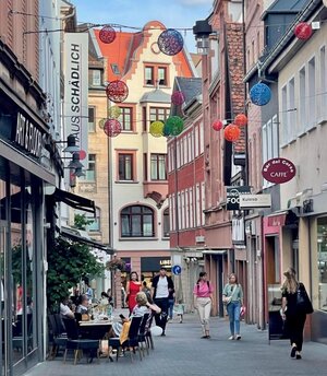 Bild vergr&ouml;&szlig;ern: Fußgängerzone in Aschaffenburg