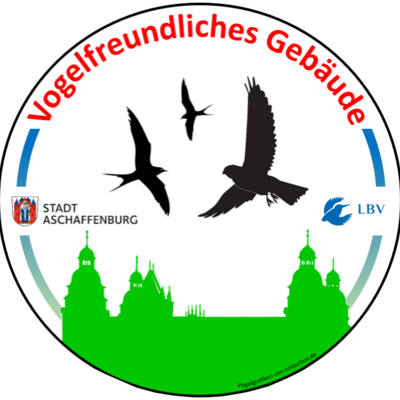 Bild vergr&ouml;&szlig;ern: Logo Vogelfreundliches Gebäude, Vögel fliegen über Schloss Johannisburg