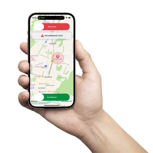 Hand mit Smartphone, darauf die geöffnete Lebensretter App