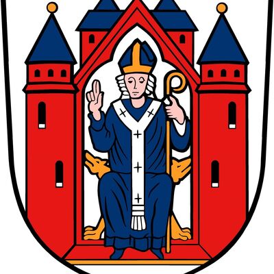 Auf dem Aschaffenburger Stadtwappen sieht man eine rote Burg mit runden Seitentürmen und blauen Dächern auf silbernem Grund. Im kleeblattförmigen Torbogen thront ein blau gekleideter Bischof. Das ist nicht, wie ab und an vermutet wird, St. Martin. Es ist ganz neutral ein Erzbischof von Mainz als Sinnbild für die Zugehörigkeit Aschaffenburgs zum Erzstift Mainz. Er trägt ein silbernes Pallium und eine blaue Mitra. Er hat die rechte Hand segnend erhoben, mit der linken hält er den goldenen Krummstab.