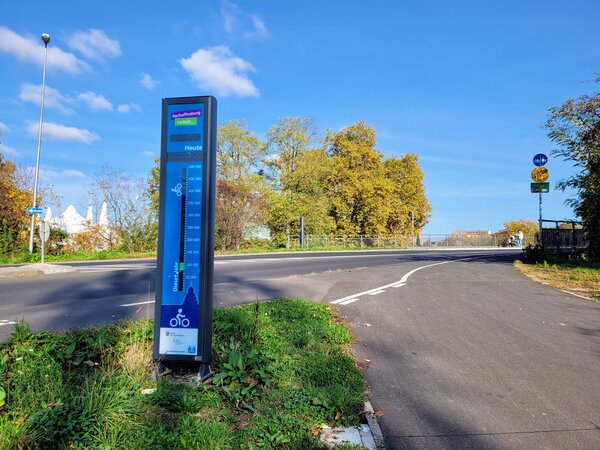 Bild vergr&ouml;&szlig;ern: Fahrradzählstelle Willigisbrücke