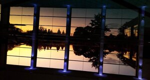 Bild vergr&ouml;&szlig;ern: Blick auf dem Hallenbad auf Schloss Johannisburg, Abendstimmung