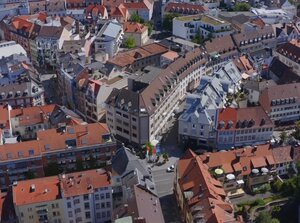 Bild vergr&ouml;&szlig;ern: Blick von einer Drohne auf die Fußgängerzpne mit Sandgasse