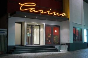 Bild vergr&ouml;&szlig;ern: Eingang zum Casino Filmtheater in der Innenstadt von Aschaffenburg