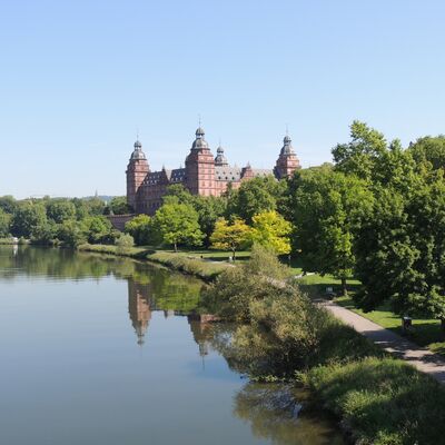 Bild vergr&ouml;&szlig;ern: Main mit Schloss Johannisburg