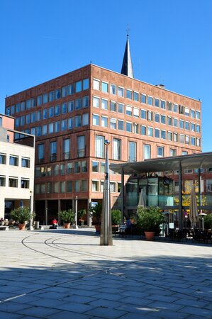 Bild vergr&ouml;&szlig;ern: Blick auf das Rathaus vom Theaterplatz